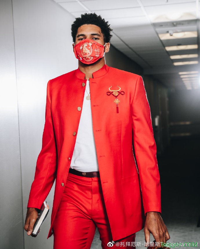 好感度+100!托拜亚斯-哈里斯微博大秀定制牛年唐装