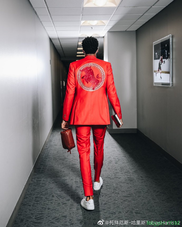 好感度+100!托拜亚斯-哈里斯微博大秀定制牛年唐装