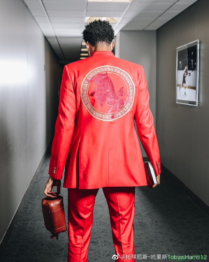 好感度+100!托拜亚斯-哈里斯微博大秀定制牛年唐装