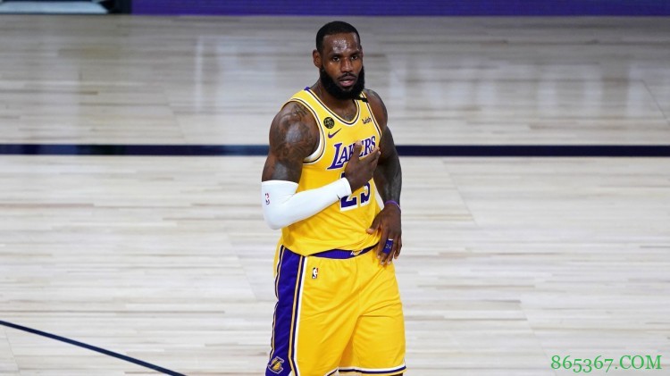 詹姆斯谈错失绝杀罚球:本应该命中那球 我对此负责