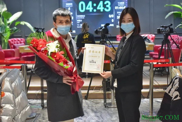 泰山杯｜主赛事Day1D组战罢王梦然297,000记分牌领跑 158人决战Day2！