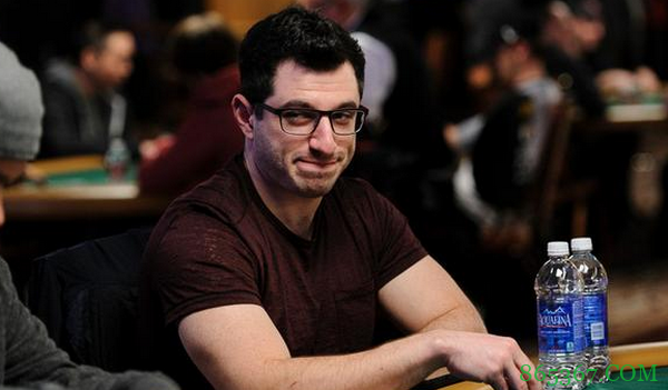 Phil Galfond宝刀未老,打的对手直接缴枪投降!