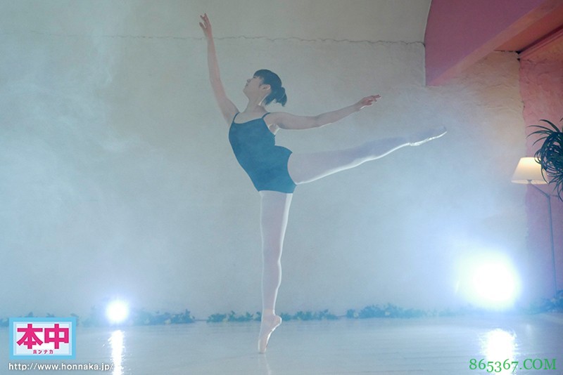 野野宫铃HND-736 留学女生找帅气感受初体验