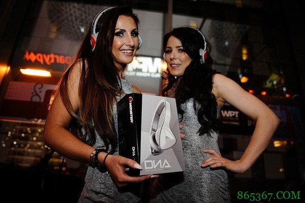 要去打现场德州扑克锦标赛?一定不要忘了带上这几样东西!