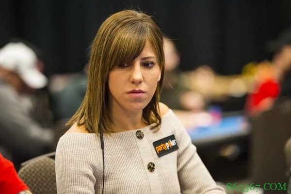 告诉Kristen Bicknell你的扑克故事,赢取百万赛席位