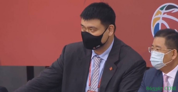 今日趣图：猜猜姚明的口罩是什么码的