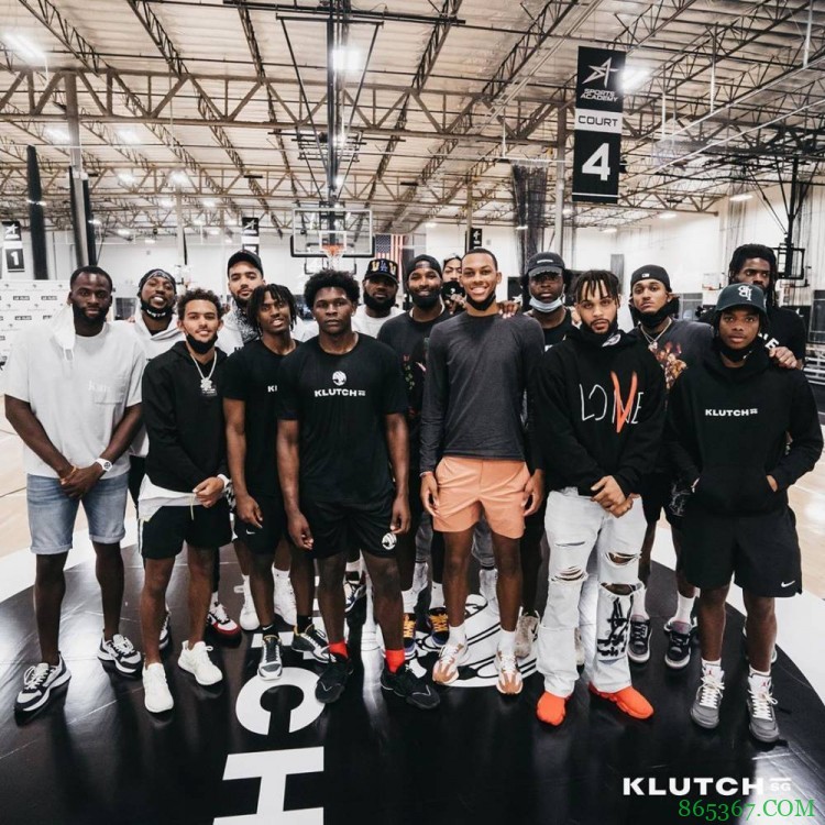 詹姆斯转发爱德华兹残暴骑扣：我的天呐小兄弟！！！难以置信