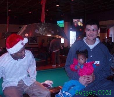 兄弟想你了！弗老大晒与姚明合影旧照：这是我最喜欢的圣诞照片