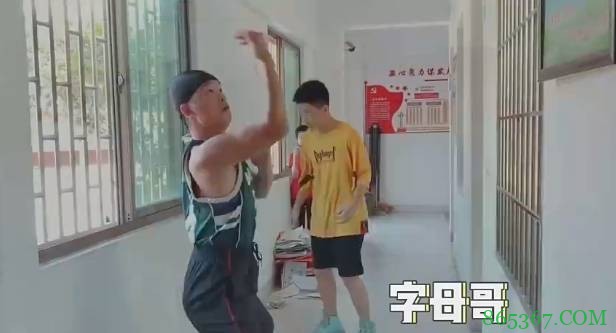 究竟哪个投篮包最像？国产模仿帝盘点年度精彩模仿片段