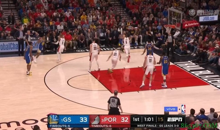 揭秘|库里三分纪录的秘密武器：逐帧分析库里的无球跑动