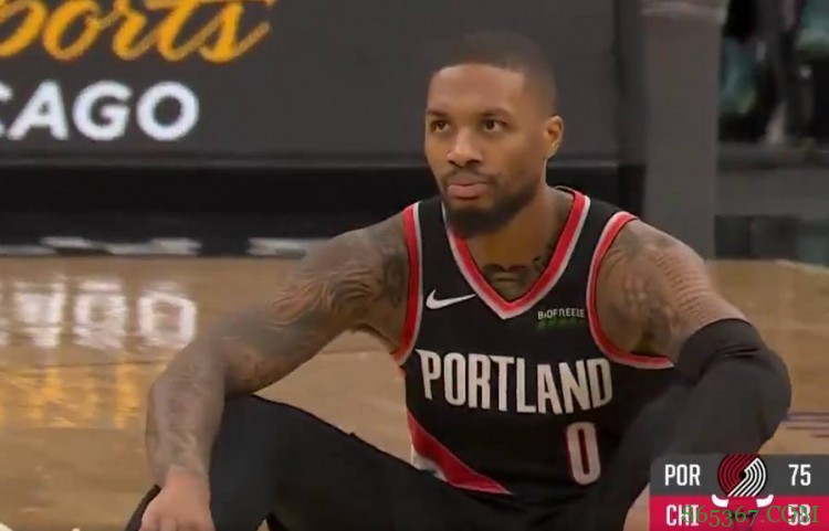 过了半场就敢扔!利拉德超远三分命中打成3+1