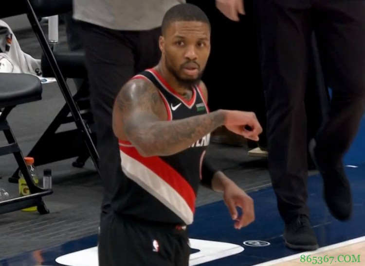 大表哥来了！利拉德单核率队独砍32分8助攻