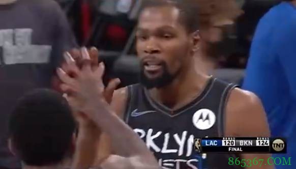 学会了吗？欧文&杜兰特赛后十指紧扣使用新动作庆祝胜利