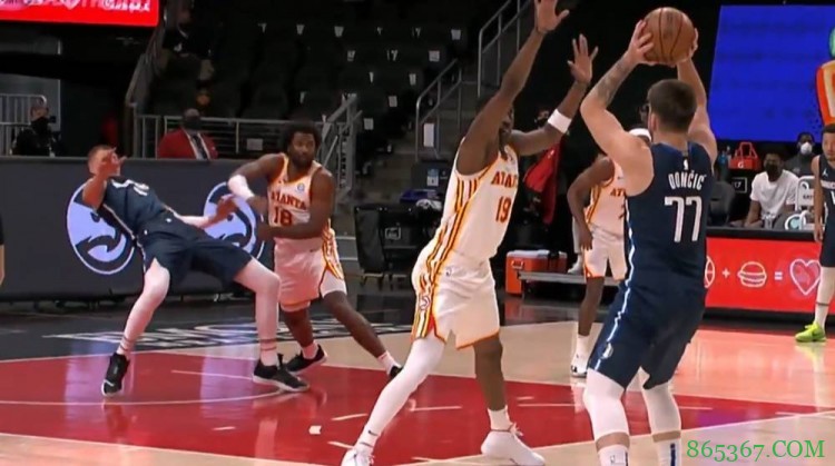 波尔津吉斯在此前与老鹰的比赛中假摔 收到联盟警告