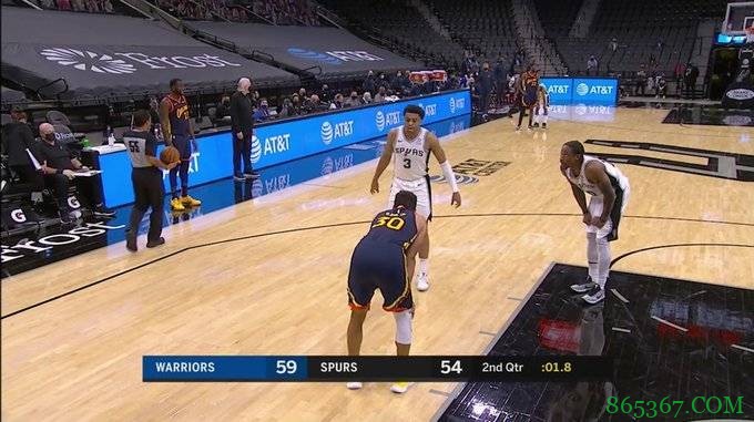 波波不愧是你！半场只剩1.8秒 马刺双人包夹不让库里接球