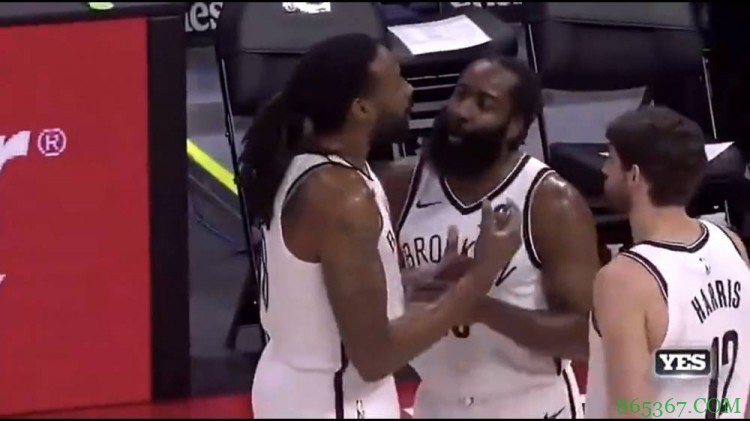 和哈登聊什么呢？小乔丹：不记得了 我们一直在场上保持沟通