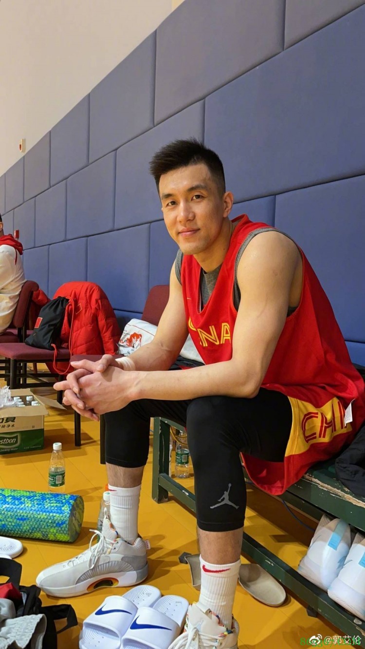 郭艾伦晒照:分享一下我的大年二十九