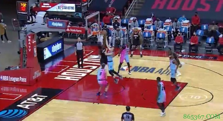 排水渠过弯！奥拉迪波接沃尔传球 溜底急速突破暴扣2+1