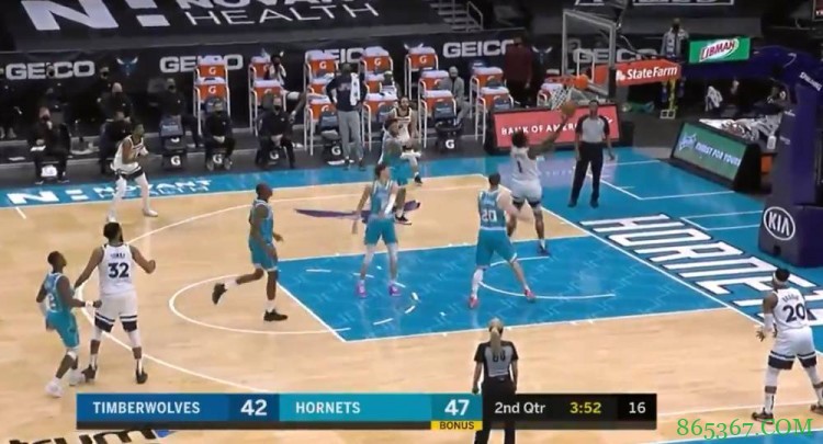 华子帅啊！爱德华兹一串四潇洒拉杆上篮~