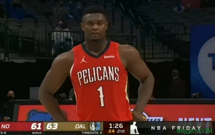 打游戏！锡安上半场10投全中砍下23分 创生涯半场得分新高