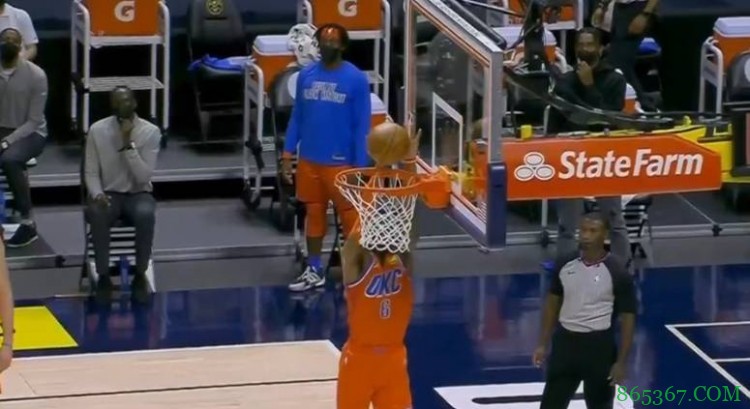 穆雷超远压哨三分不中 迪亚洛在球碰板后触球被吹干扰