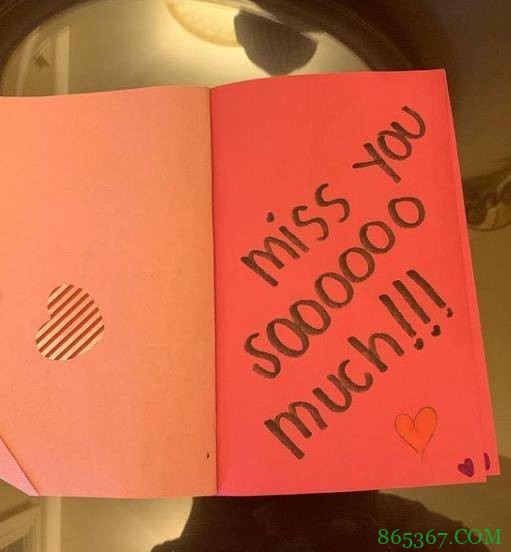 小棉袄!詹姆斯晒女儿的情人节贺卡:她偷偷塞我行李箱的