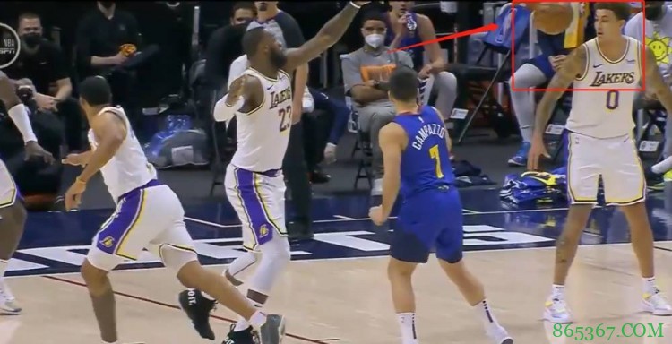 大师级!坎帕佐超级不看人传球从库兹马眼前飞过助攻纳吉三分命中