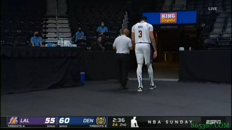 湖人官方：戴维斯右跟腱拉伤 明日接受MRI检查