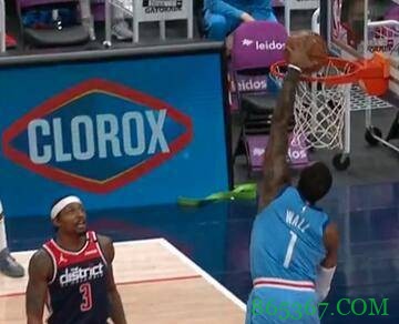 沃尔重回华盛顿 上演闪电突破左手劈扣