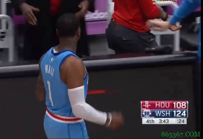 不习惯你在对面！现场记分员多次将沃尔得分加给奇才