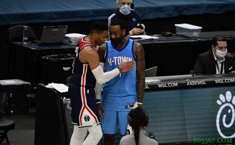 惺惺相惜！威少和沃尔赛后拥抱致意