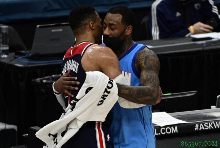 惺惺相惜！威少和沃尔赛后拥抱致意