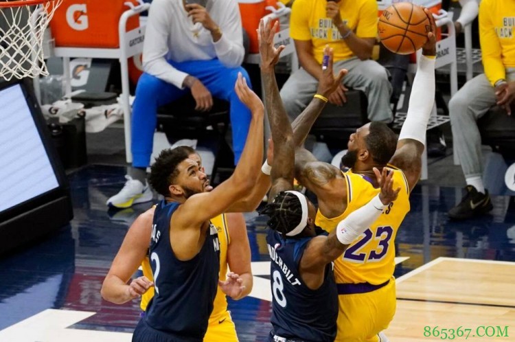 詹姆斯30+13+7 施罗德24分 爱德华兹28+7 湖人擒森林狼