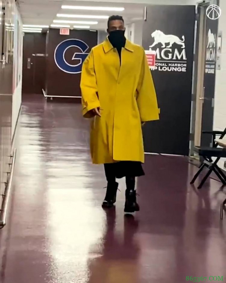 一如既往的骚气！奇才官推晒威少今日赛前装扮