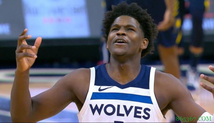 就差一点!爱德华兹绝杀未果 压哨三分前后磕筐而出