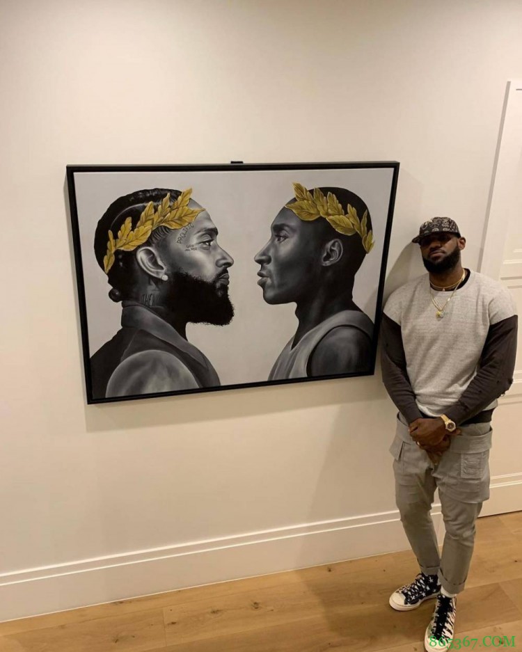 致敬！詹姆斯在走廊挂上科比&已故说唱歌手画像：传奇不逝