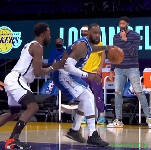 篮网VS湖人述评:西詹与东詹画风迥异?都是没有三分惹的祸