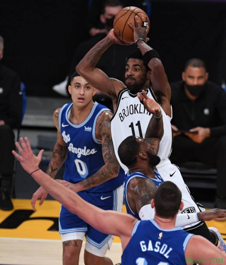 今日图集：篮网?湖人的比赛画面