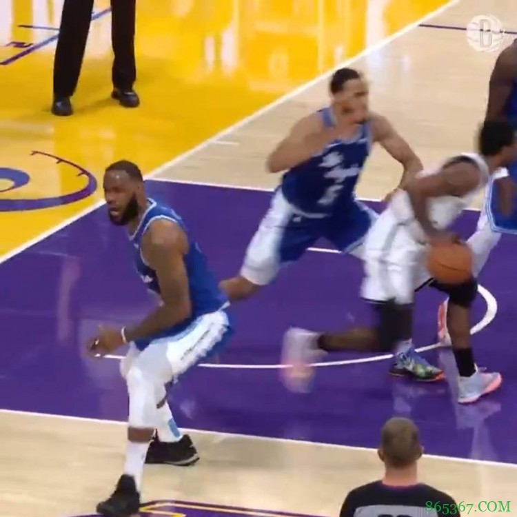 有被骗到！欧文假动作晃开协防的詹姆斯 命中转身后仰跳投