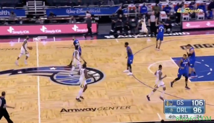 ???勇士魔术第四节进行期间 主场时间时光静止长达20秒