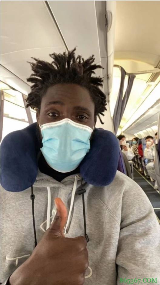 浙江男篮:恩多尔入境手续办完 昨夜已踏上前往国内的航班