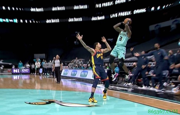 感觉来了!罗齐尔高难跳投压哨绝杀勇士