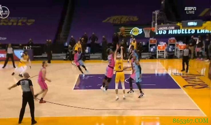 就差一点！热火边线发球被詹姆斯成功抢断 无奈卡鲁索投丢绝平球