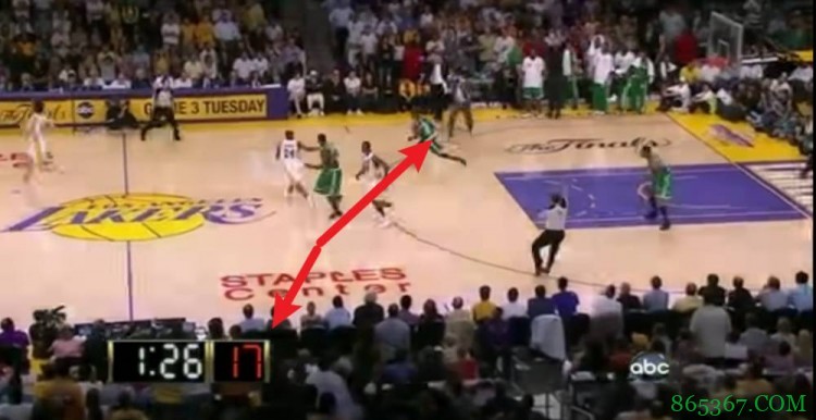 规则解释:手上没球的球员也能喊暂停吗?