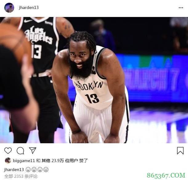 哈登赛后晒神秘微笑图 并配上4个笑脸表情:????