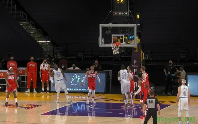 经典2+0!詹姆斯上篮追平比分还造犯规 加罚不中比赛进入加时