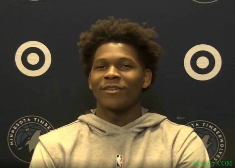 爱德华兹神采访+1 反问爱尔兰记者：你来自哪里？我喜欢你的口音