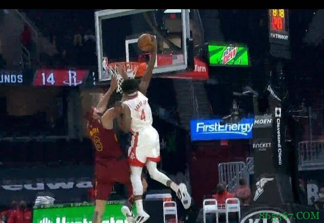 残暴!豪斯快攻中抡臂隔扣麦基