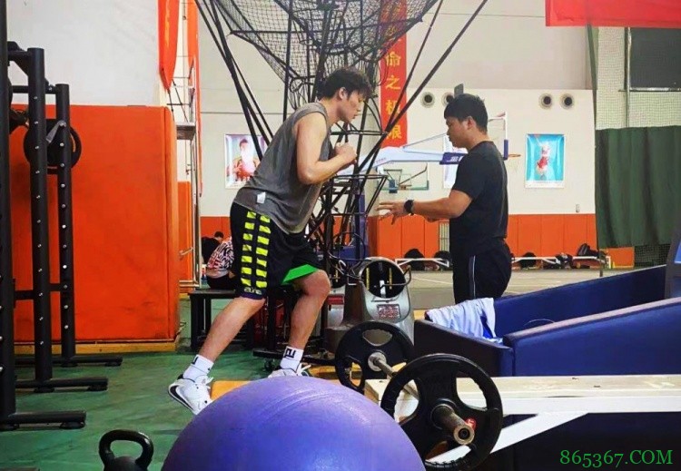 丁彦雨航：让我安心康复不好吗？我比你们任何人都想回到球场…