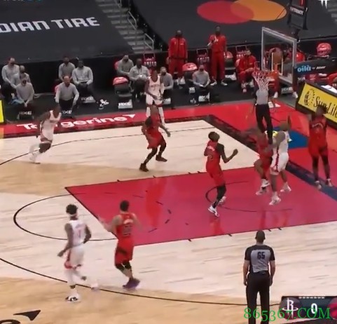 不容易!PJ-塔克时隔半月首次得分